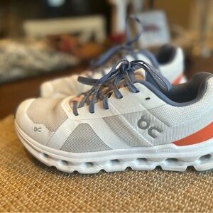 Women’s on cloud Cloudrunner